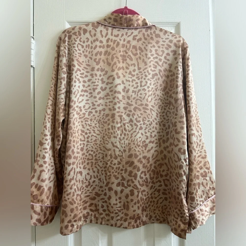 Victoria’s Secret Satin Leopard Print Sleep Shirt - Picture 8 of 8